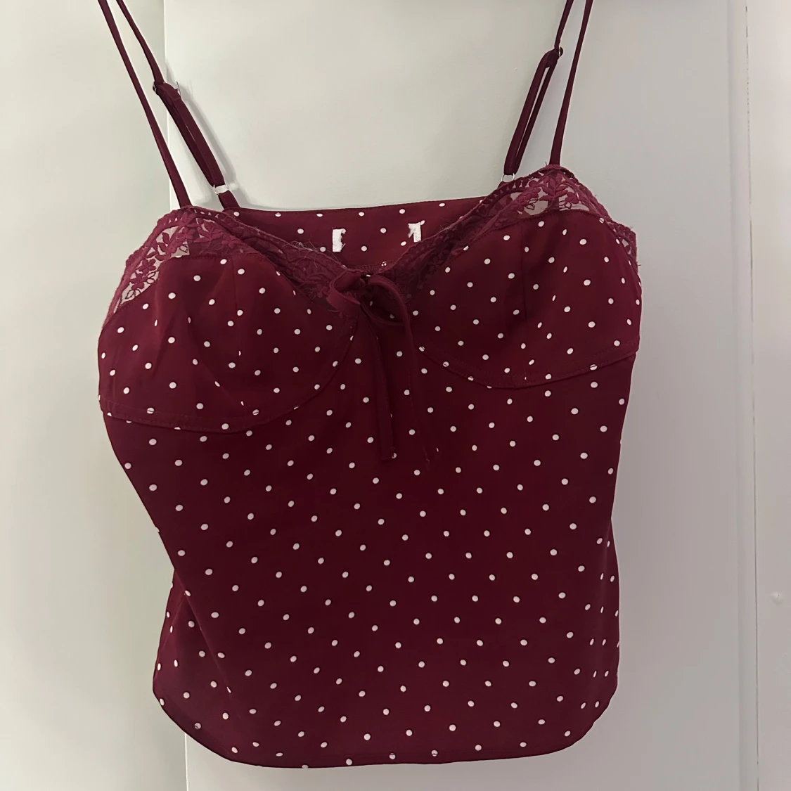 Vinröd prickig spetstopp - 1