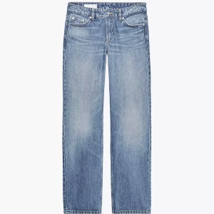 Blå raka jeans i klassisk modell - Jätte snygga zara jeans, aldrig använda och i storlek 36. Perfekta i längden för mig som är 172
