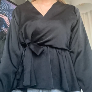 Blus från missay  - En blus ifrån missay som inte kommer till användning längre, den är inte så använd så den är i väldigt fint skick. 