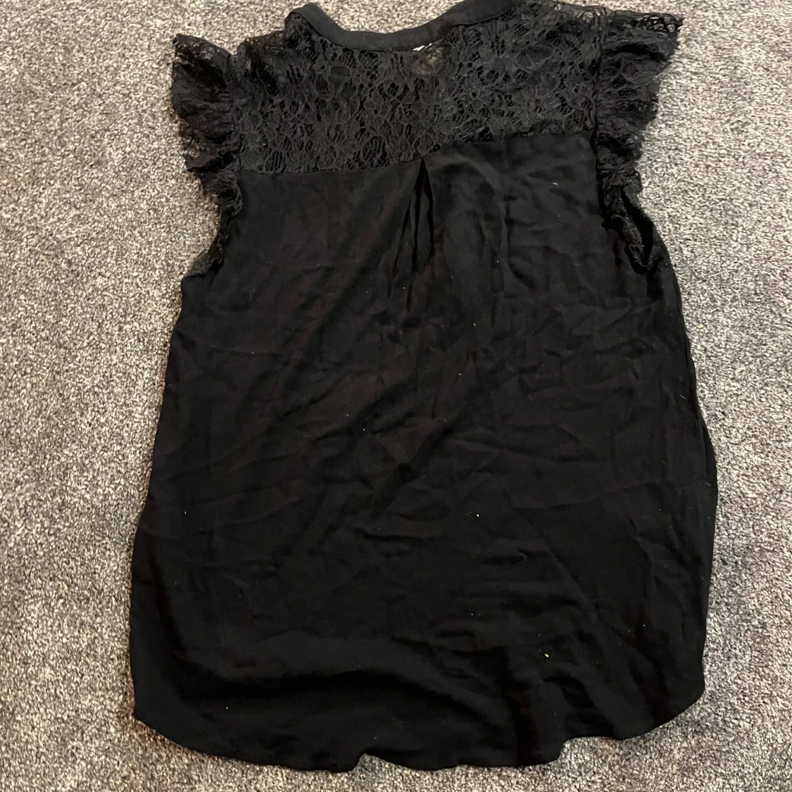 Svart blus med spets från H&M - 1