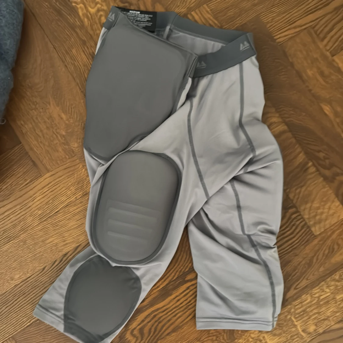 Grå skyddspaddade täningsbyxor - 3