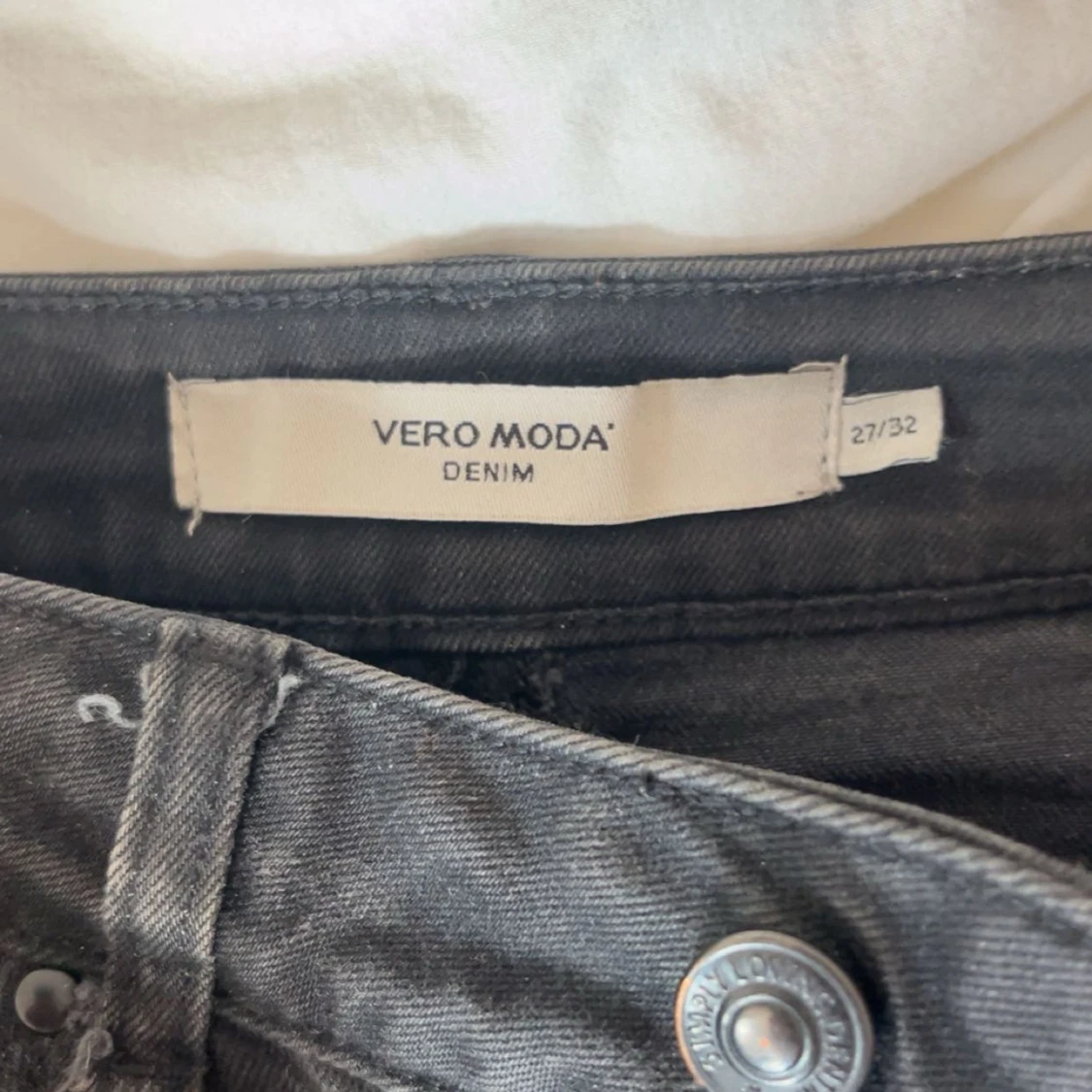 Svarta bootcut jeans från Vero Moda - 2