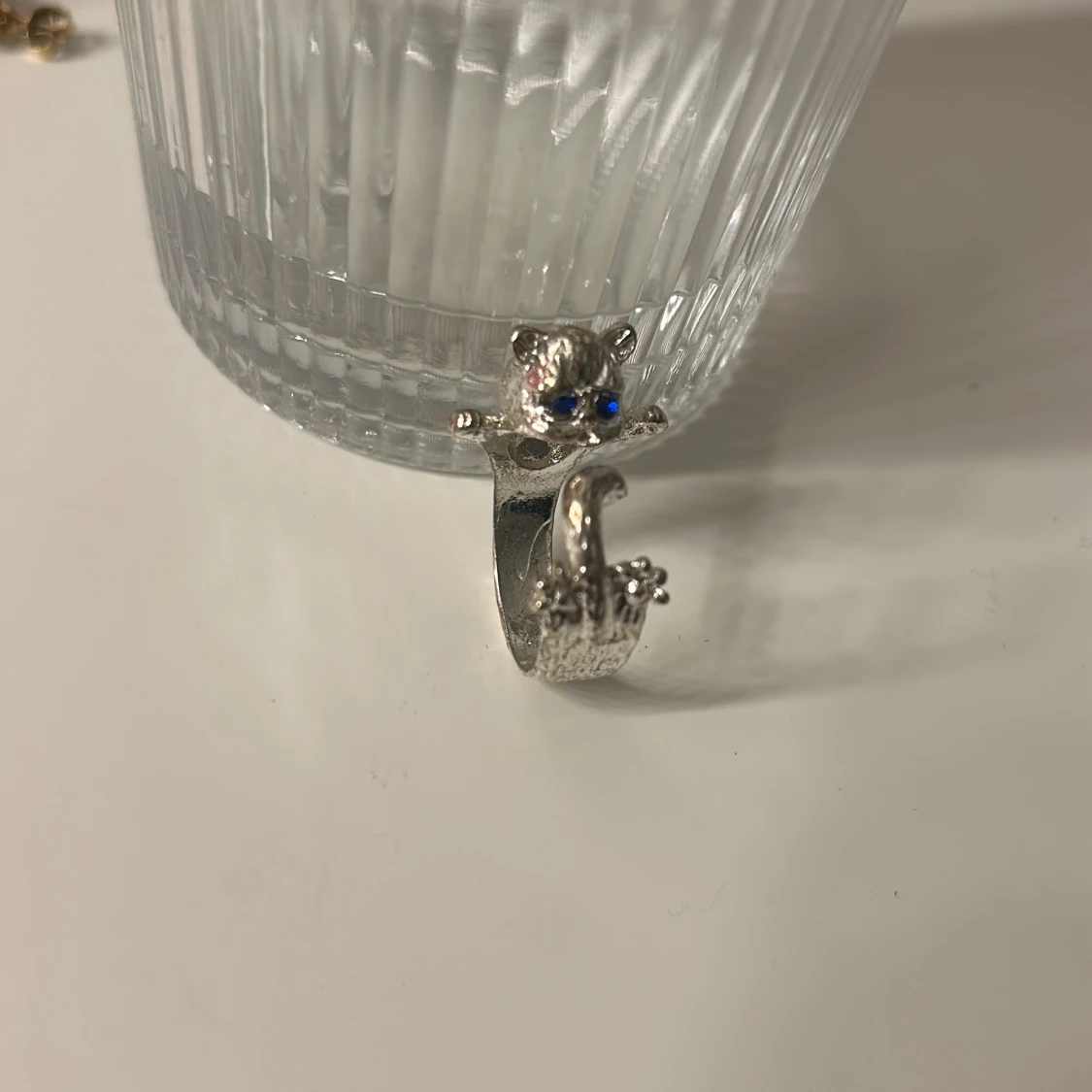 Söt silverring med kattmotiv