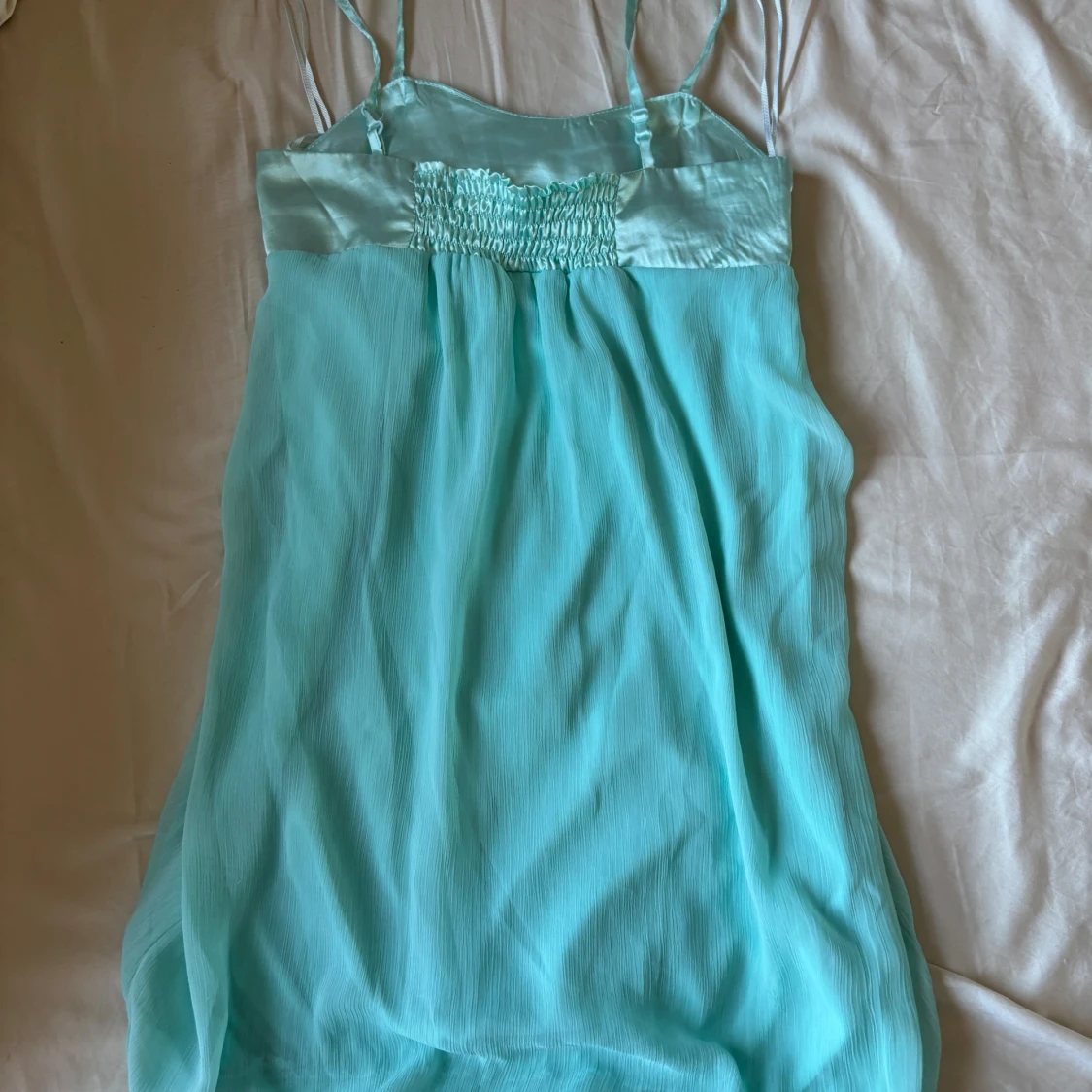 Turkos kortklänning - 1