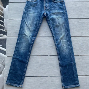Nudie jeans | W27 - Hejsan! Säljer ett par nudie jeans, storlek ser ni på bilderna, skicket på byxorna är mycket bra och har inga skador!😀 Hör av er vid några frågor. MVH VONUE🤩