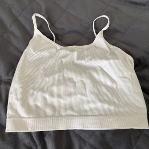 Linne - Linne som är i ett mycket bra skick. Kortare modell