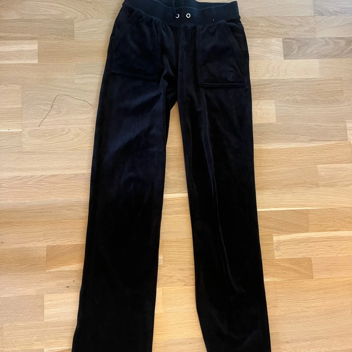 Svarta mjukisbyxor från Juicy Couture - 1