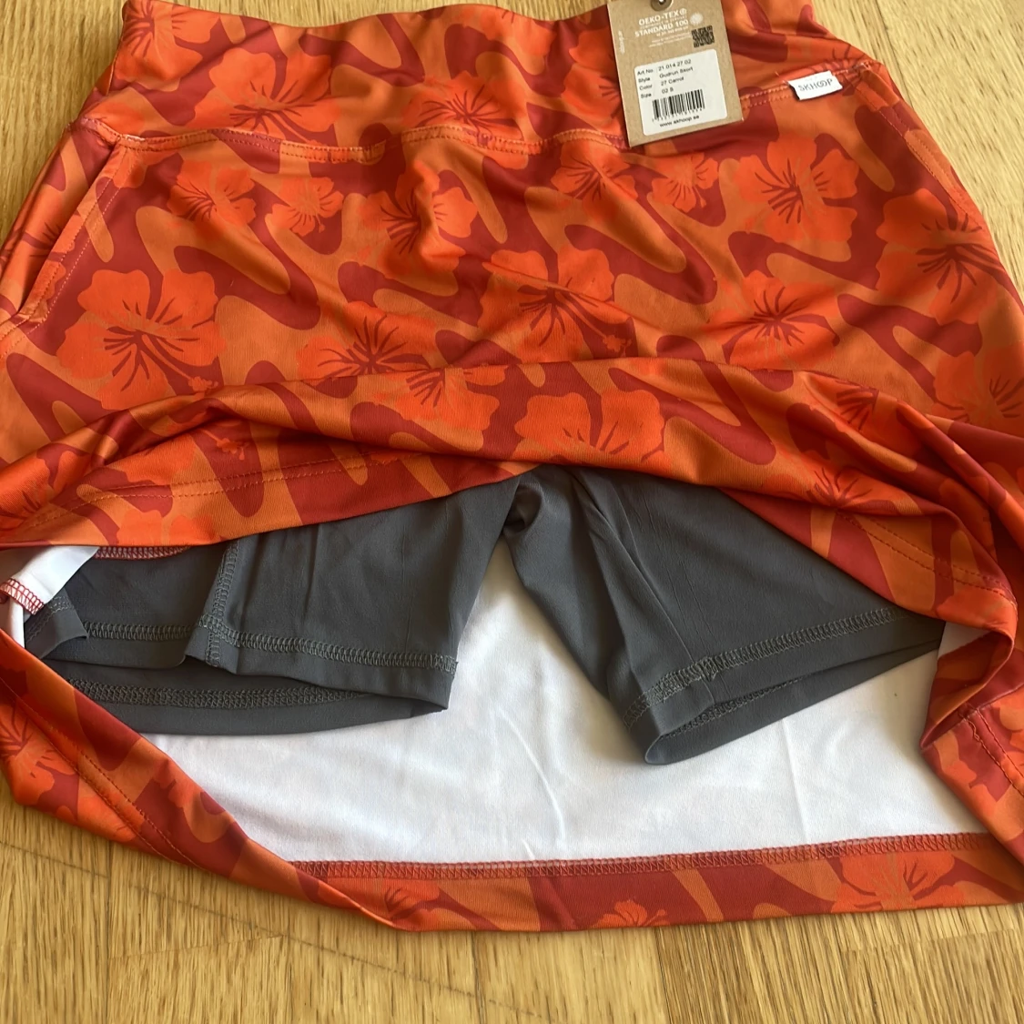 Orange blommig skort från Skhoop - 1
