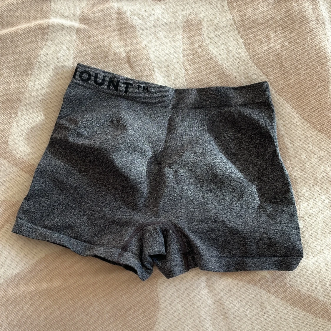 Grå träningsshorts SWEDEN COUNT - 1