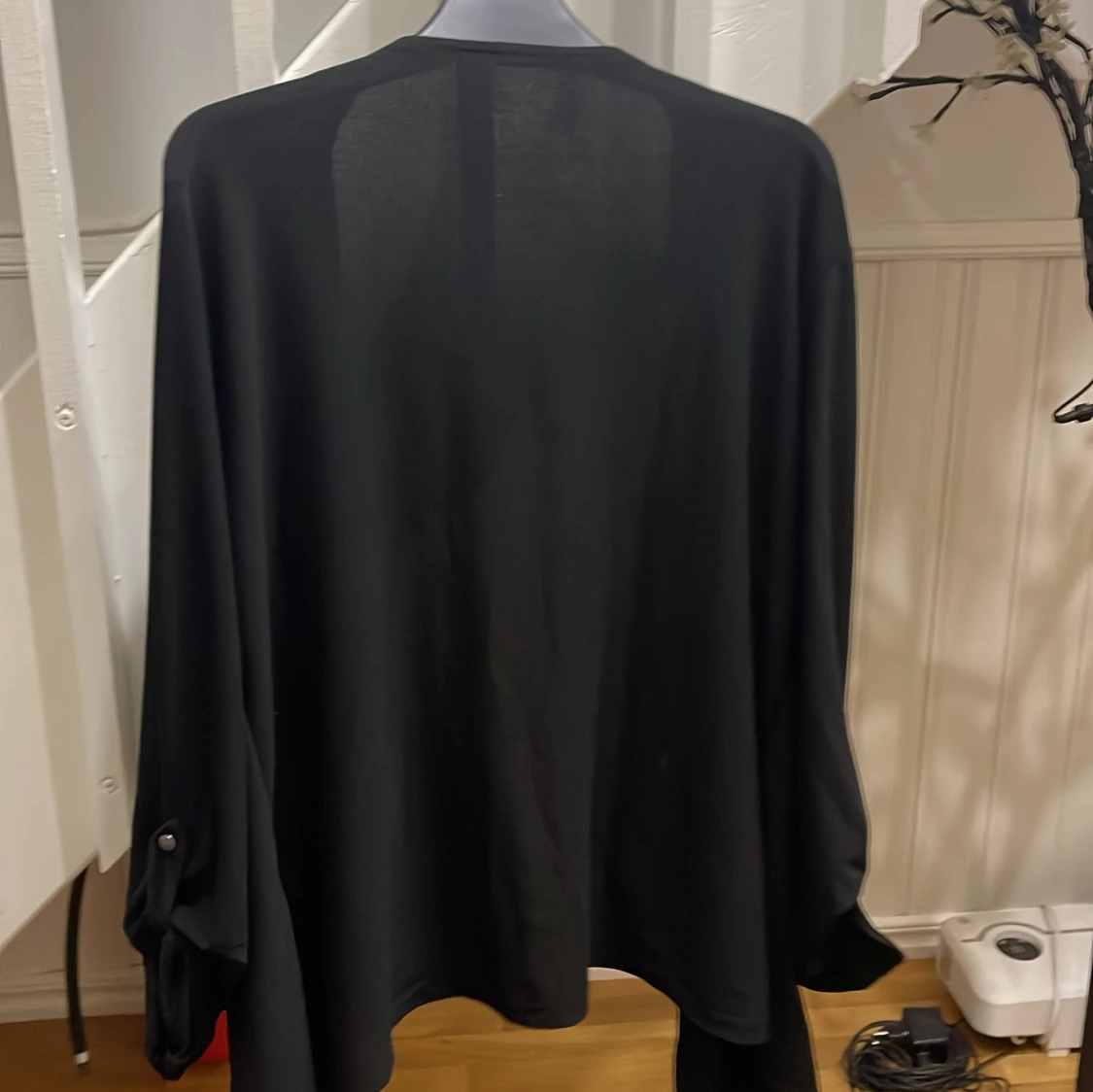 Svart loose kofta med knappdetalj - 4