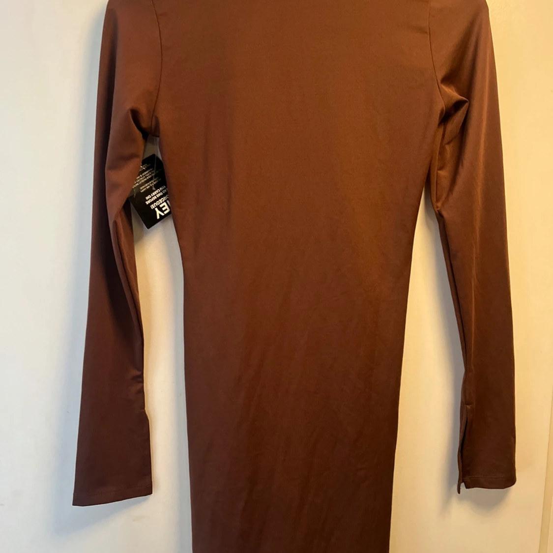 Brun långärmad klänning från NLY One - 2