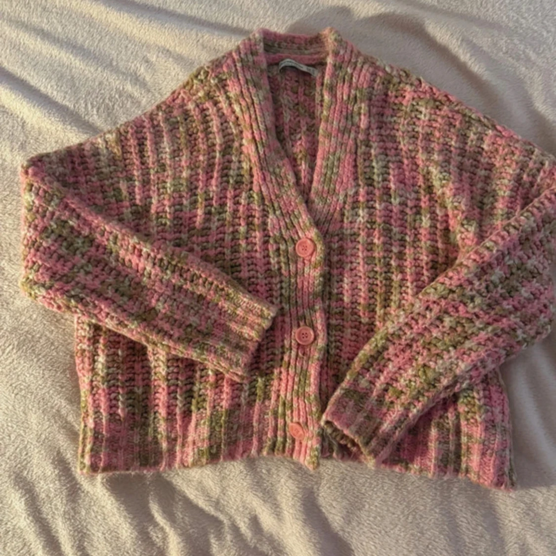 Stickad kofta med knappar - 2