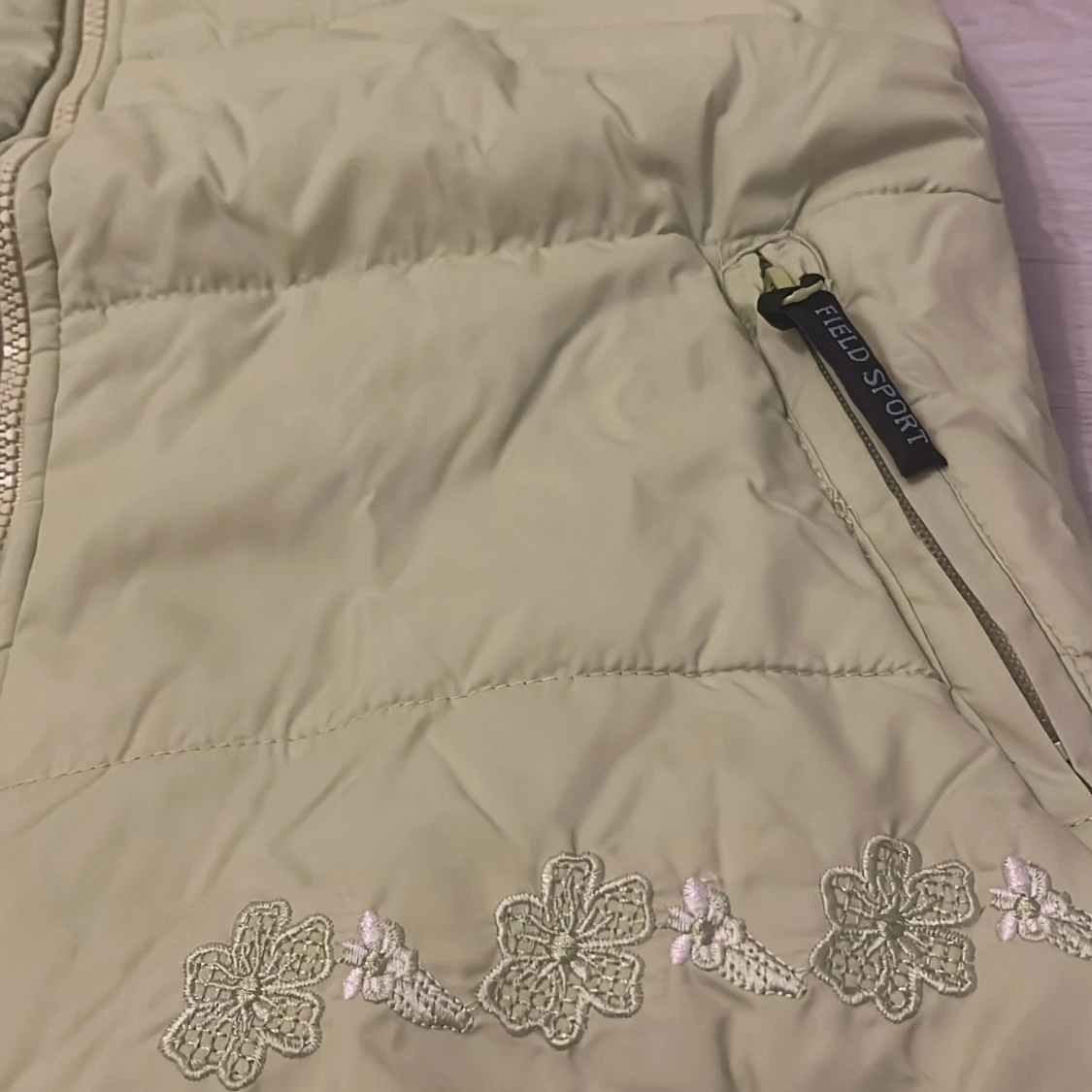 Grön dunväst med blommor från p.brand - 3