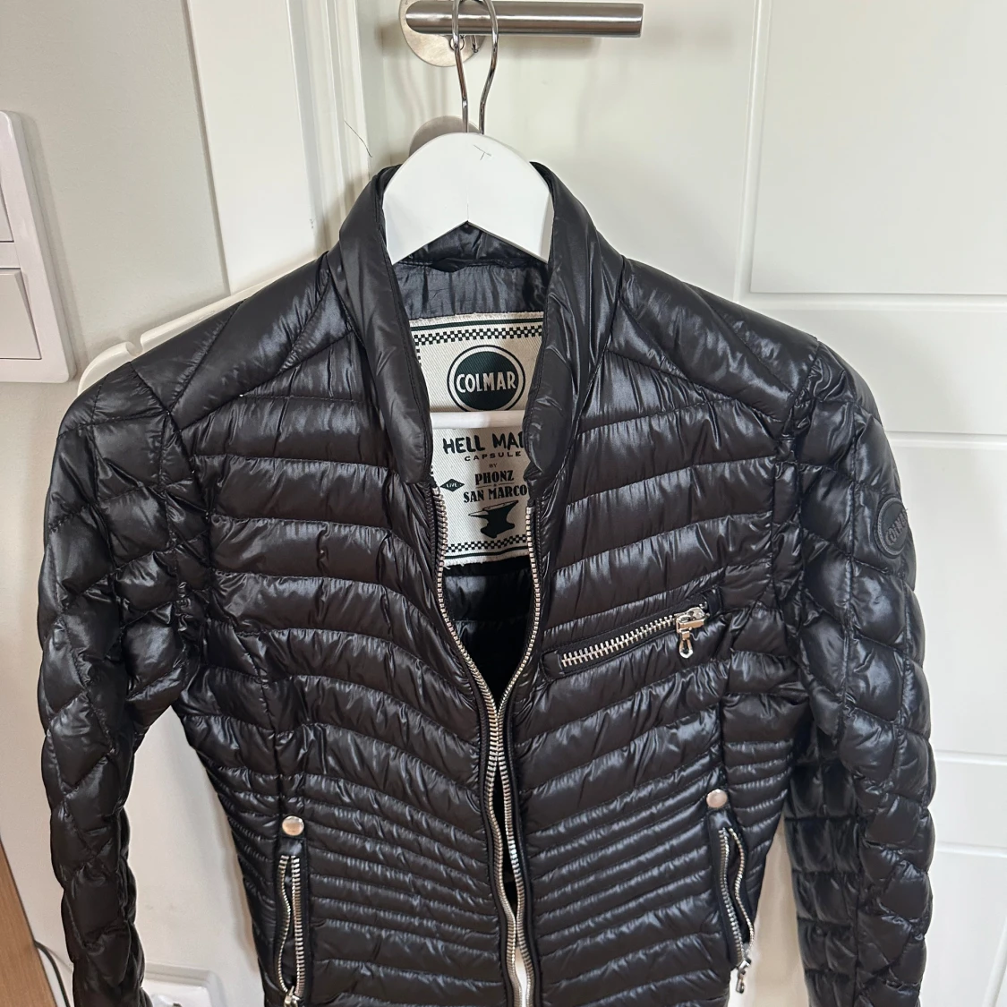 Svart pufferjacka från Colmar