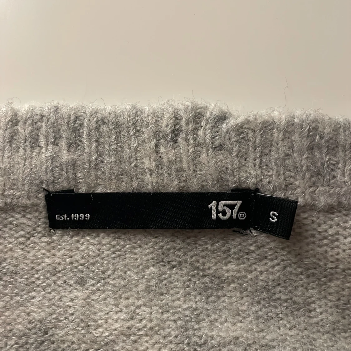 Grå stickad kofta från 157 - 1