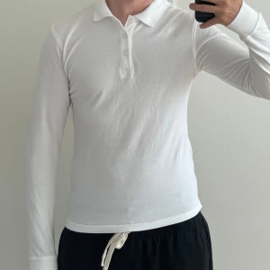 Pikétröja  - Vit pikétröja. Storlek XS