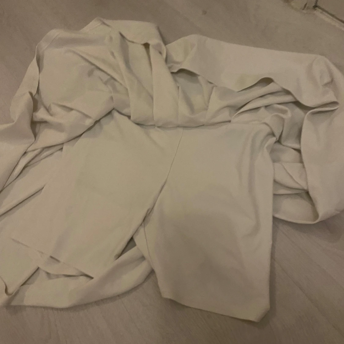 Vit plisserad kjol från Shein - 2