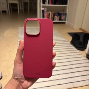  Holdit mobilskal  - Säljer ett oanvänt stilrent mobilskal från Holdit. Råkade köpa fel modell till min mobil. iPhone 14 PRO Max skal. 