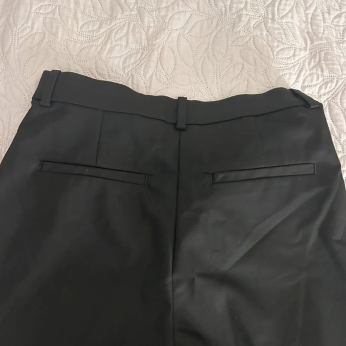 Svarta kostymbyxor från H&M - 1