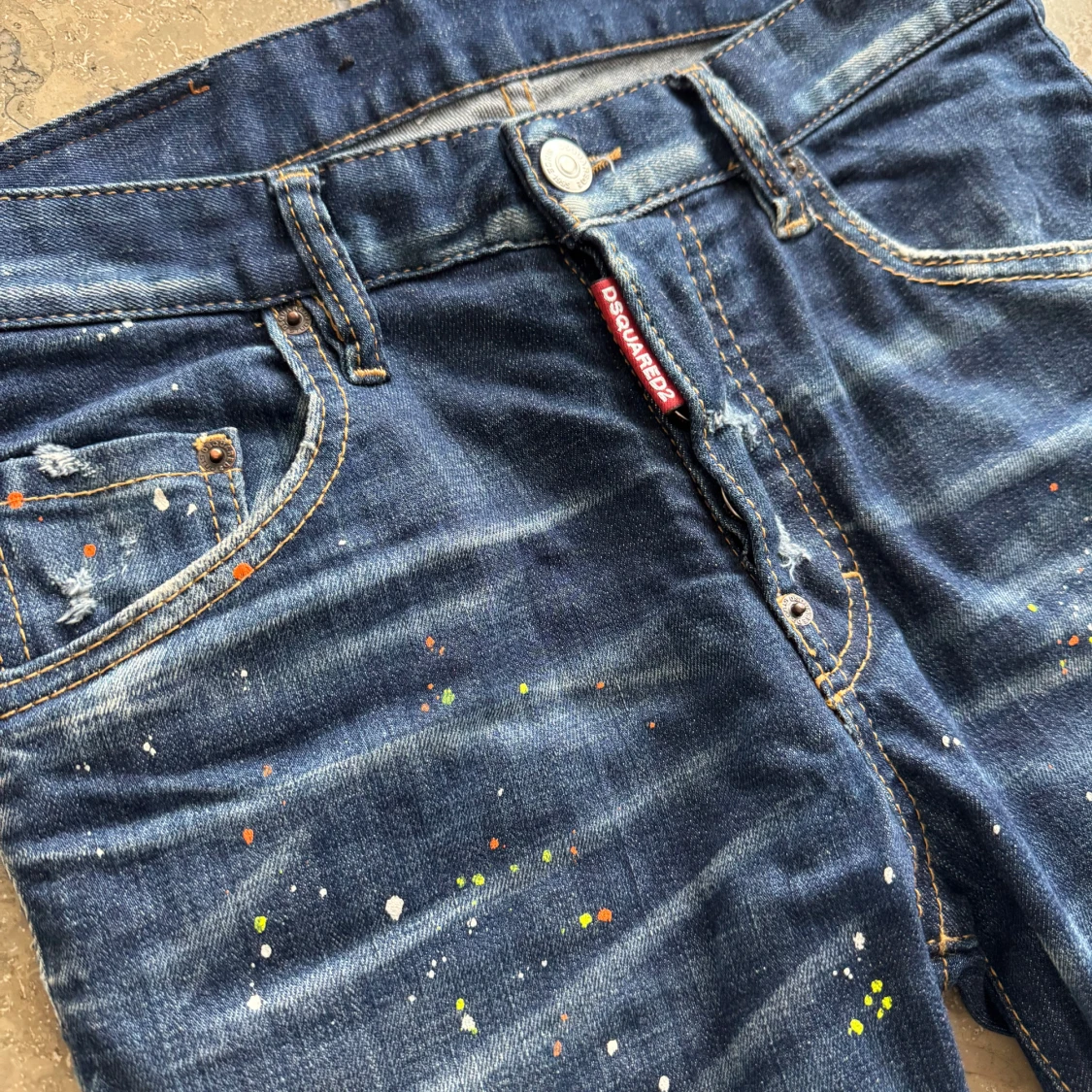 Blå jeans med färgstänk från Dsquared2 - 1