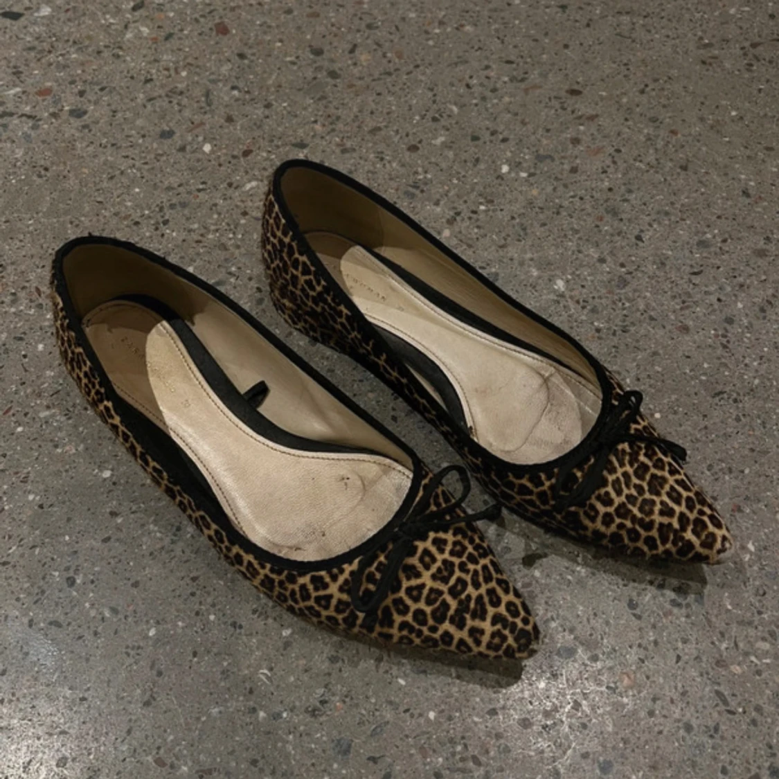 Leopardmönstrade ballerinaskor med spetsig tå