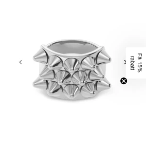 Silvrig Edblad ring - Säljer min enda Edbladring, då jag har två och ena inte kommer till användning!💓Storlek 17,5