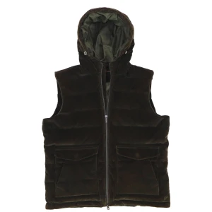 Stenströms Manchester Väst - Stenströms Manchester Väst | En populär & mycket sällsynt manchester-dunväst från Stenströms - perfekt till våren & sommaren! | Skick 9.5/10, EXTREMT BRA! | Strolek L, men är som M & passar dig som är runt 175-180 cm | Priset är alltid diskuterbart vid snabb affär! | Nypris 6500kr, går inte att köpa längre | Hör mer än gärna av dig vid minsta möjliga fråga eller fundering så svarar vi med glädje! | GardeGrisch - Registrerat företag 🙂