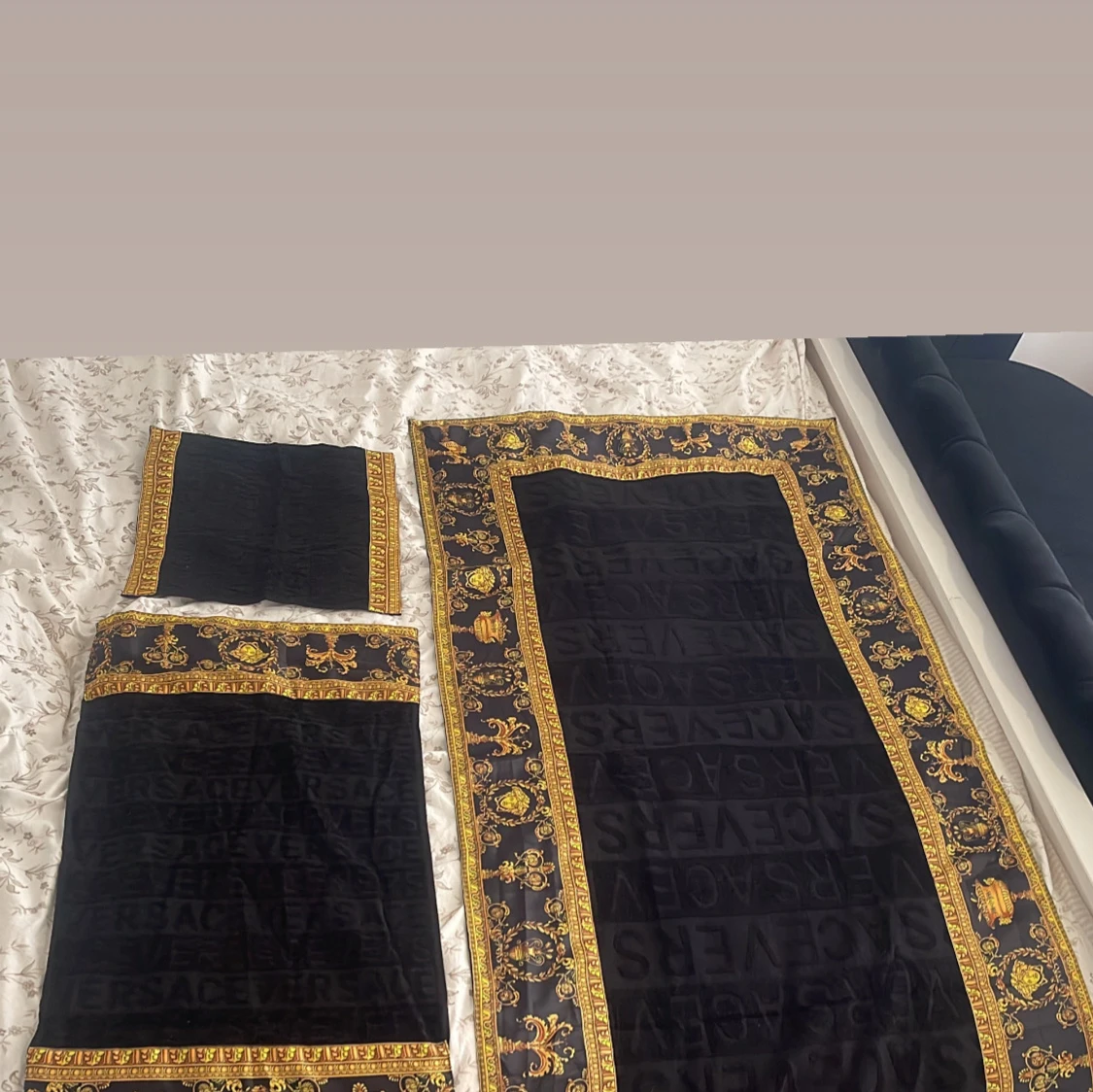 Svart morgonrock från Versace - 2