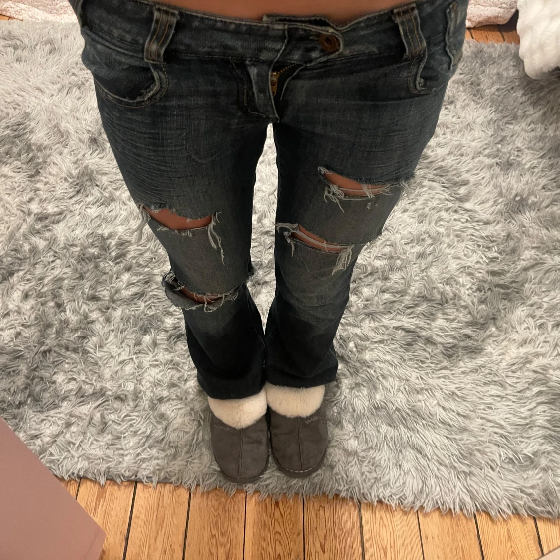 Lågmidjade bootcut jeans håliga!