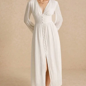 Vit långklänning med knappar - Oanvänd och somrig 