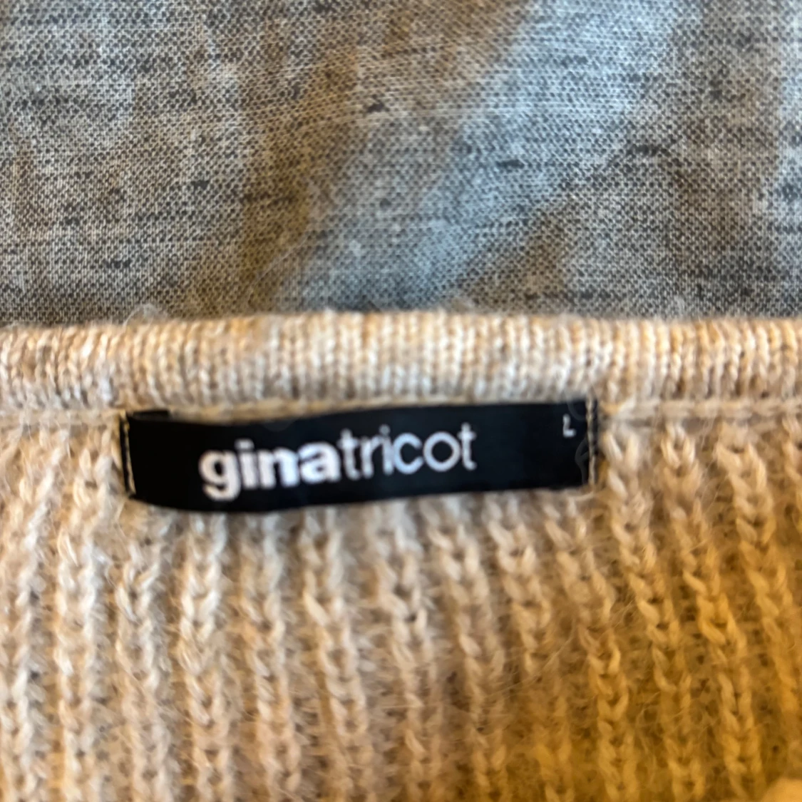 Beige ribbad tubtopp från Gina Tricot - 2