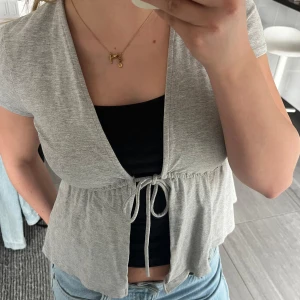 bolero/topp - super söt bolero/topp från Gina tricot, inga defekter❣️❣️