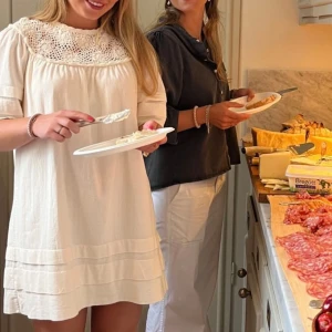 Student konfa klänning - Så fin från & other stories. Lite tjockare material, väldigt traditionell vilket jag älskar💕