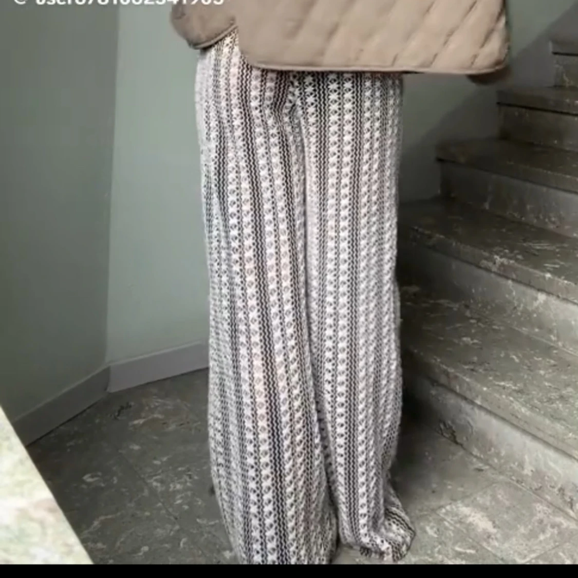 Mönstrade byxor i svart och vitt - 2