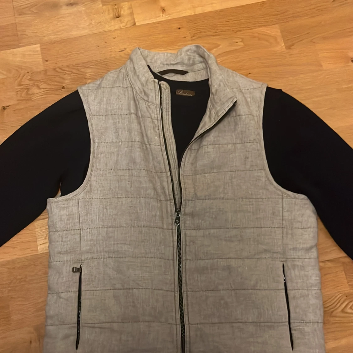 Beige väst från Oscar Jacobson - 1