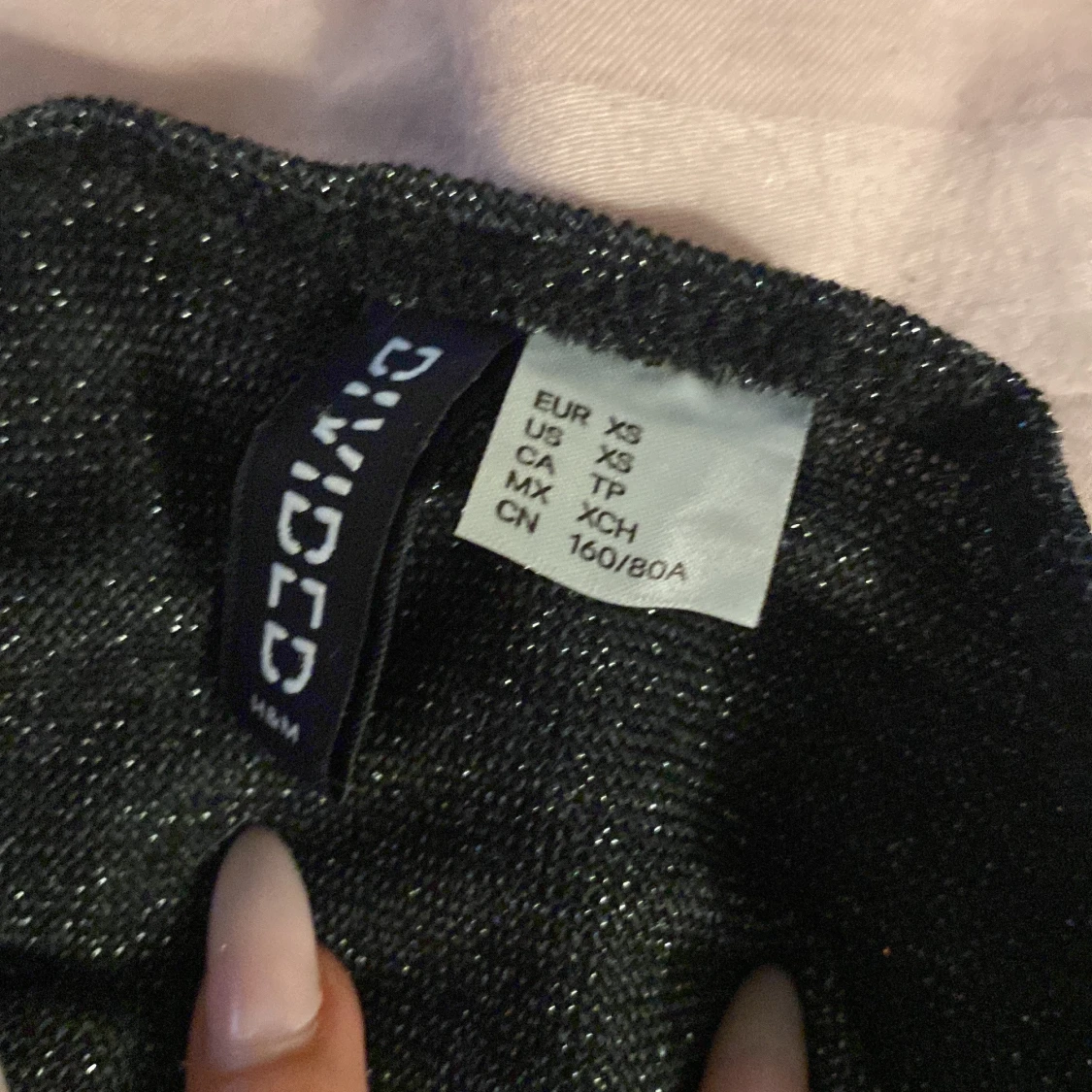 Glittrig svart offshoulder topp Divided - 2