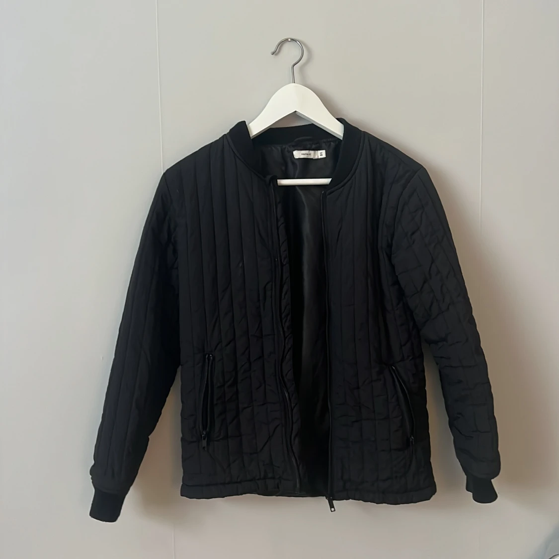 Svart quiltad jacka från Name It
