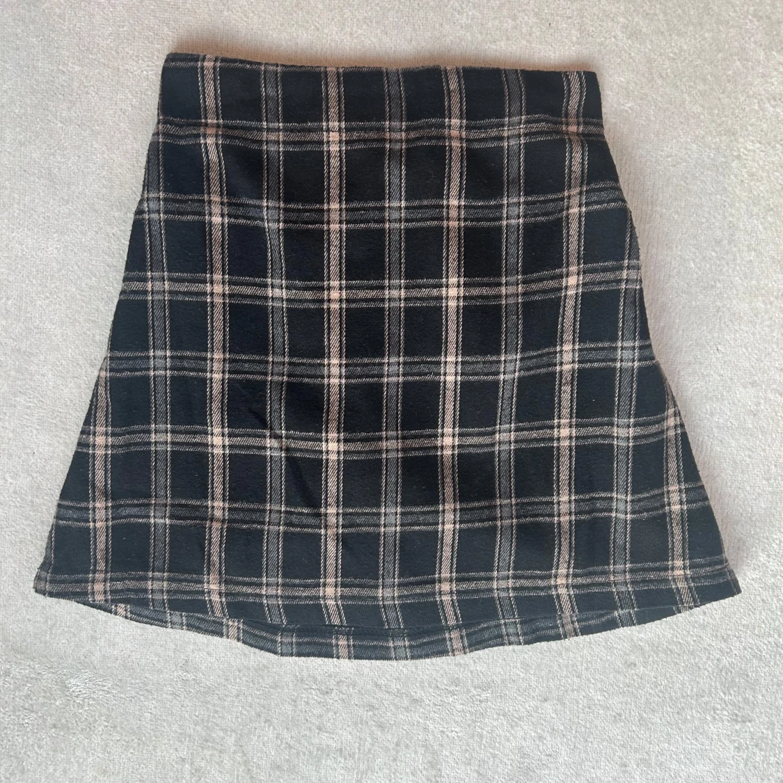 Rutig svart kjol från SHEIN