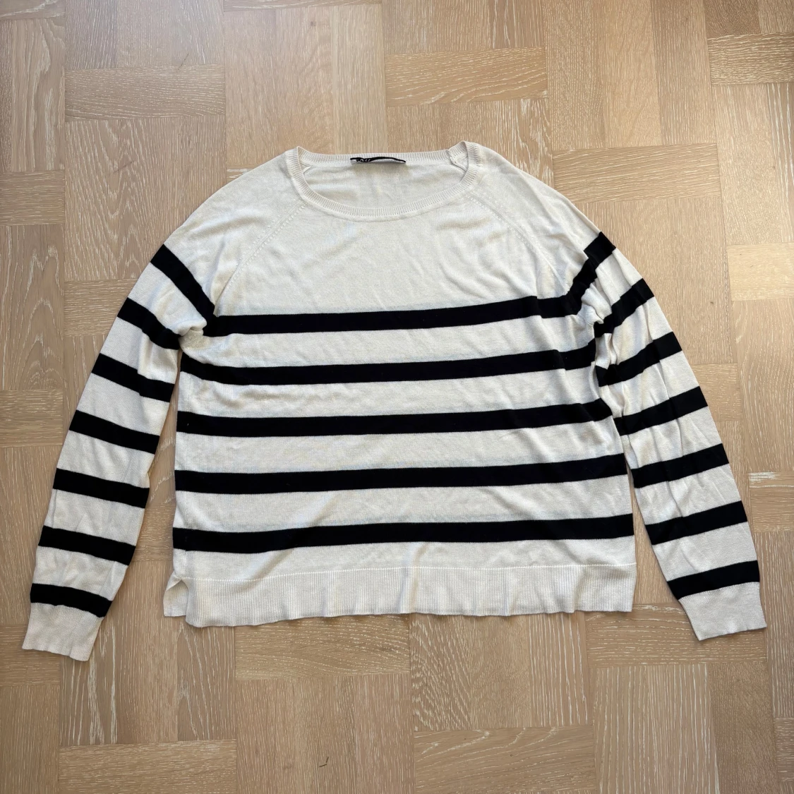 Randig stickad tröja