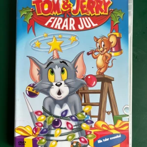 Firar jul - Tom & Jerry - DVD - Säljer DVD:n Firar jul med Tom och Jerry. I mycket bra skick. Språk: Svenska.