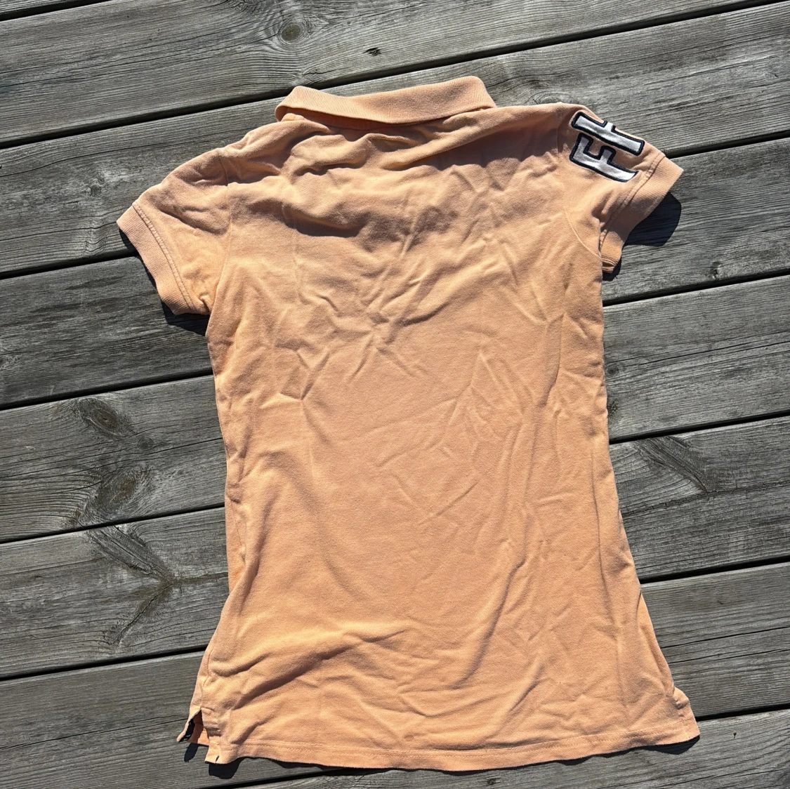 Ljusorange Falsterbo polo från Gina Tricot - 1