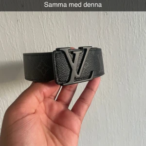 Helt ny bälte  - Säljer helt nu och oanvänd bälte. Den kommer utan box.                                               Det går även att byta mot något bra. 