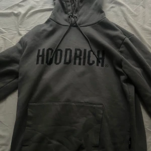 Hoodrich hoodie  - Fin hoodrich tröja i storleken S.