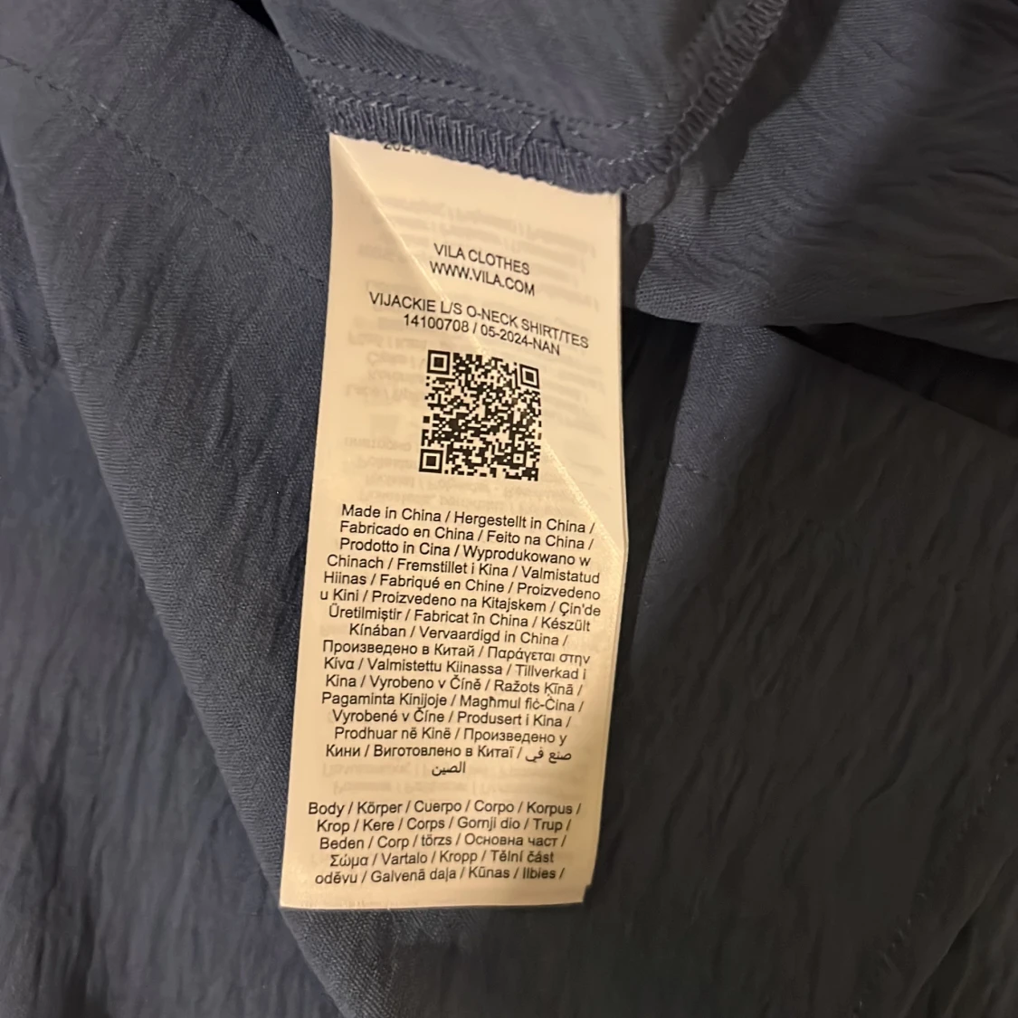 Blå blus med utskärning på armarna  - 4