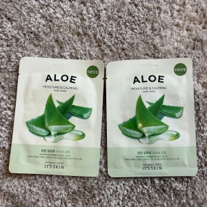 Aloe Moisture & Calming mask - Korean - Två ansiktsmasker från It's Skin med aloe vera-extrakt som återfuktar och lugnar huden. Perfekt för dig som vill ge huden extra fukt och glow. Korean skincare.