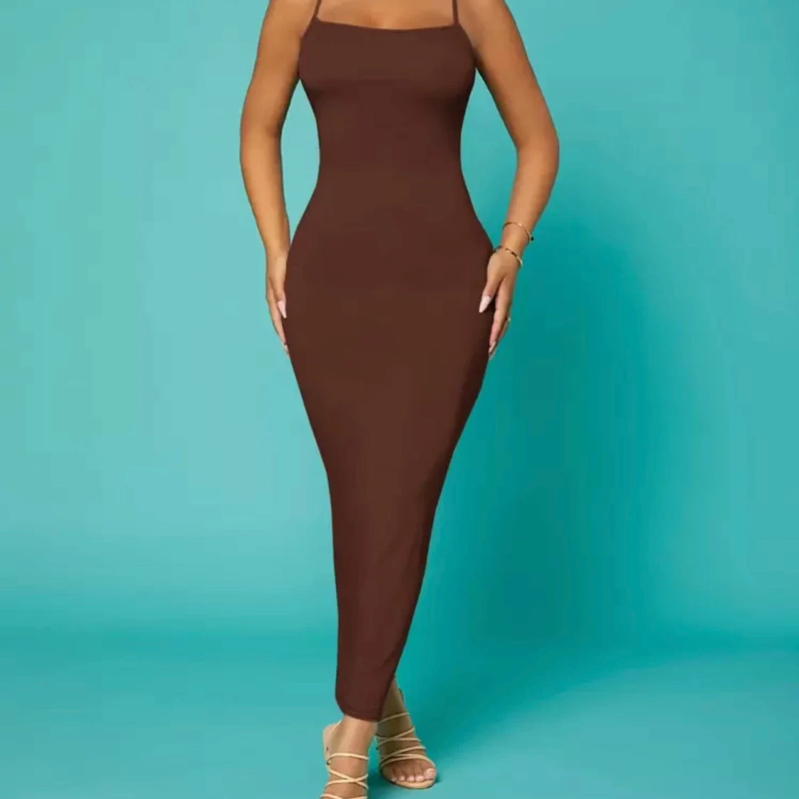 Brun långklänning med smala axelband