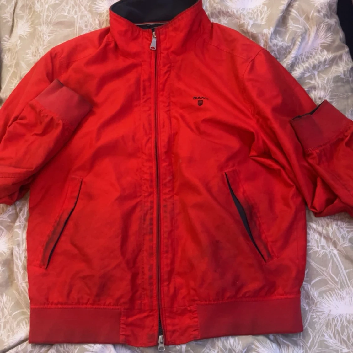 Röd vindjacka från Gant