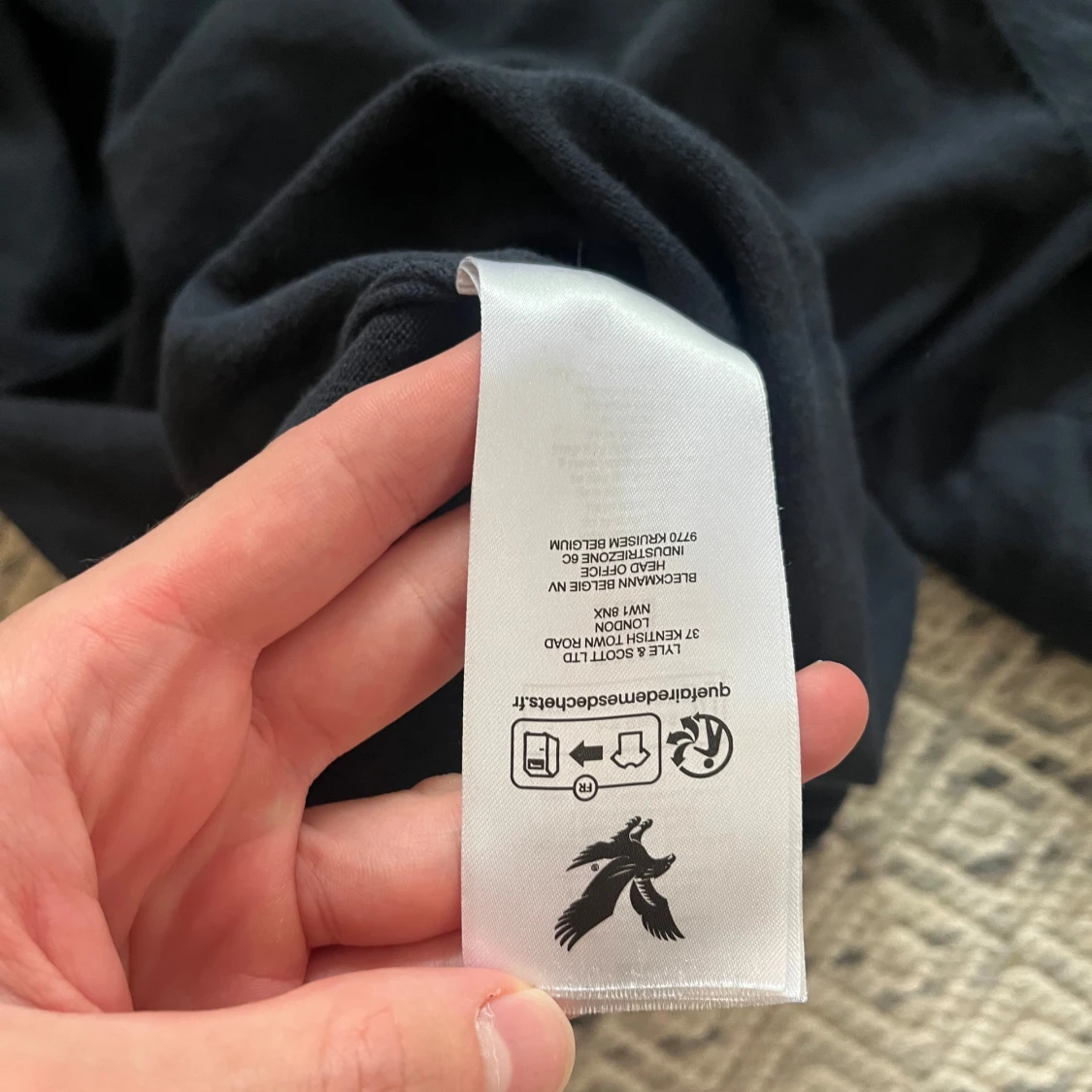 Mörkblå stickad tröja från Lyle & Scott - 4