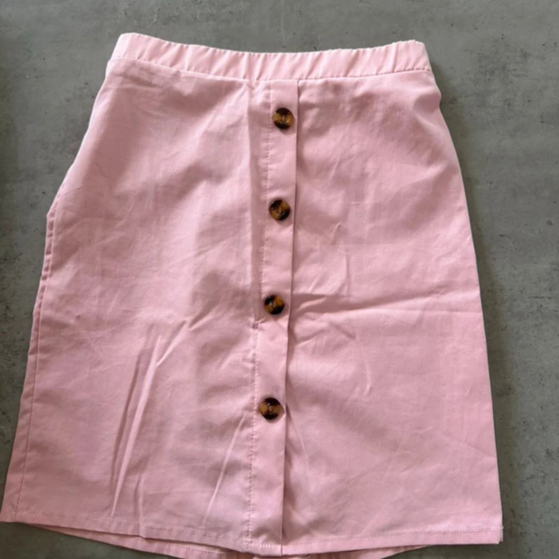 Rosa kjol med knappar från SHEIN