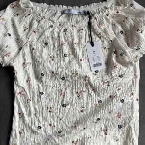 Blus  - Helt ny topp fråm lager 157, storlek XS